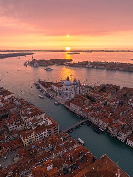 Coucher de soleil sur Venise vu du ciel sur Ewold Kooistra