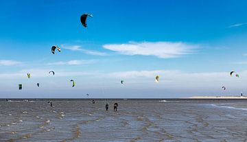 Kite surfers in action 2 by Percy's fotografie