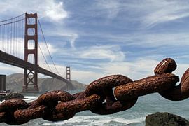 Rusty chain and Golden Gate Bridge by Lensw0rld