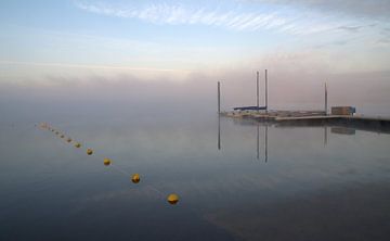 Boote im Nebel von Jose Lok