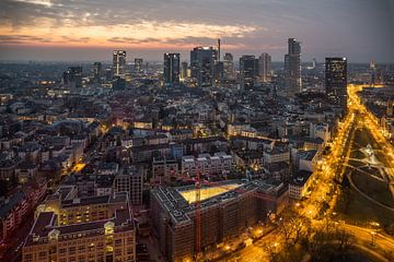 Zonsopgang over de skyline van Frankfurt van Fotos by Jan Wehnert