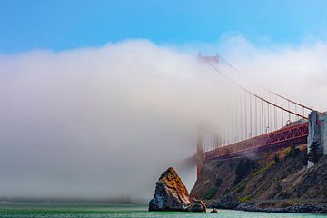 Foggy Golden Gate Bridge by Remco Bosshard