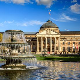 Fontein bij het Wiesbaden Kurhaus van Frank Heldt
