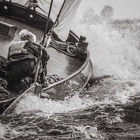 Skûtsje in a wave by ThomasVaer Tom Coehoorn
