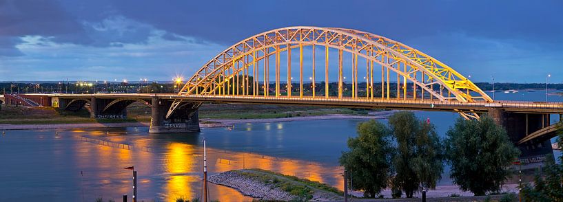 Panorama Waalbrug Nijmegen van Anton de Zeeuw