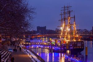 Weser mit Weihnachtsmarkt Schlachtezauber 