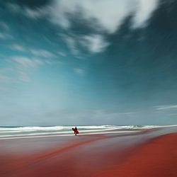Surfer an einem windigen Strand - Atlantik - Frankreich