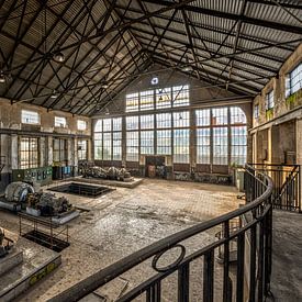 hal in verlaten fabriek van Ivana Luijten