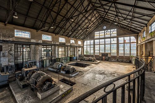 hall in abandoned factory by Ivana Luijten