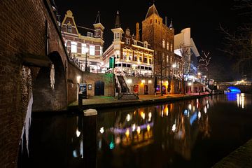 De Oudegracht in Utrecht tussen de Jansbrug en de Viebrug von Donker Utrecht