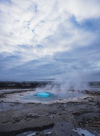 Le geyser Strokkur sur le Golden Circle en Islande sur Patrick Groß