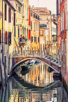 Kanaal in Venetië van Manjik Pictures