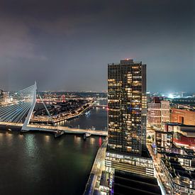 Avondfoto van Rotterdamse Skyline van Marcel Vervuurt