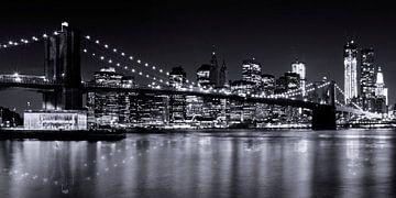 Nachtelijke skylines NEW YORK III bw van Melanie Viola
