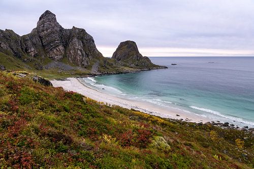 Het strand bij Bleik in Noorwegen in de herfst