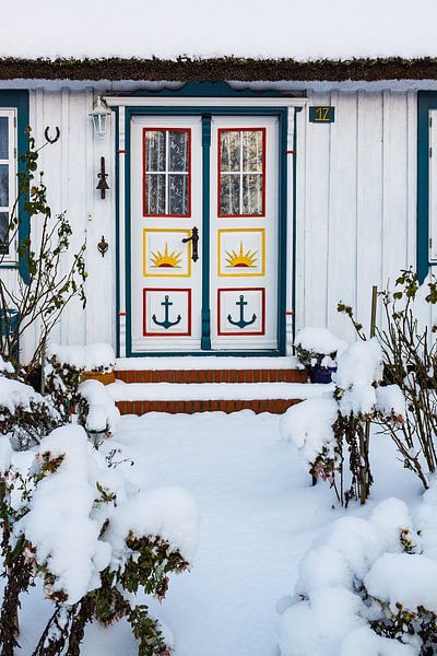 Door of a building in winter time by Rico Ködder