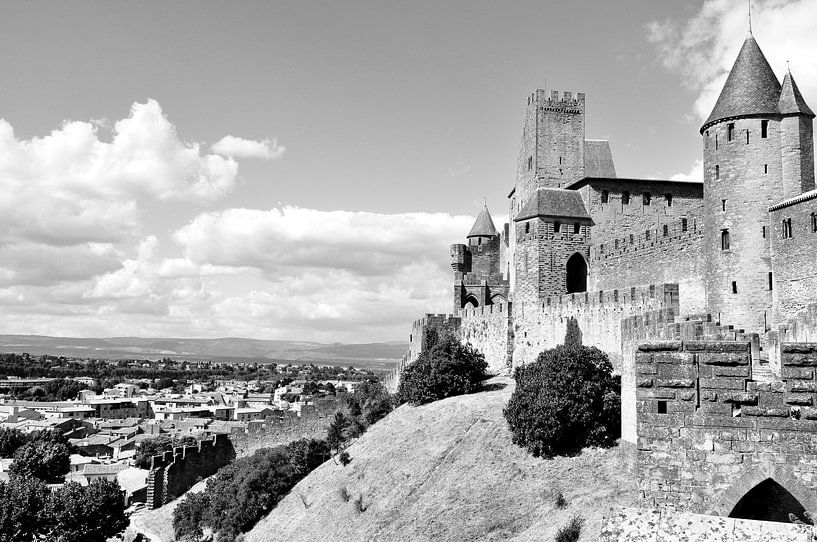 Medieval silhouettes: Carcassonne and its valley by Frank Photos