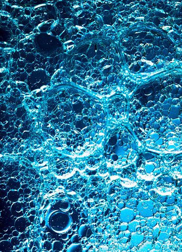 Olie op water blauw