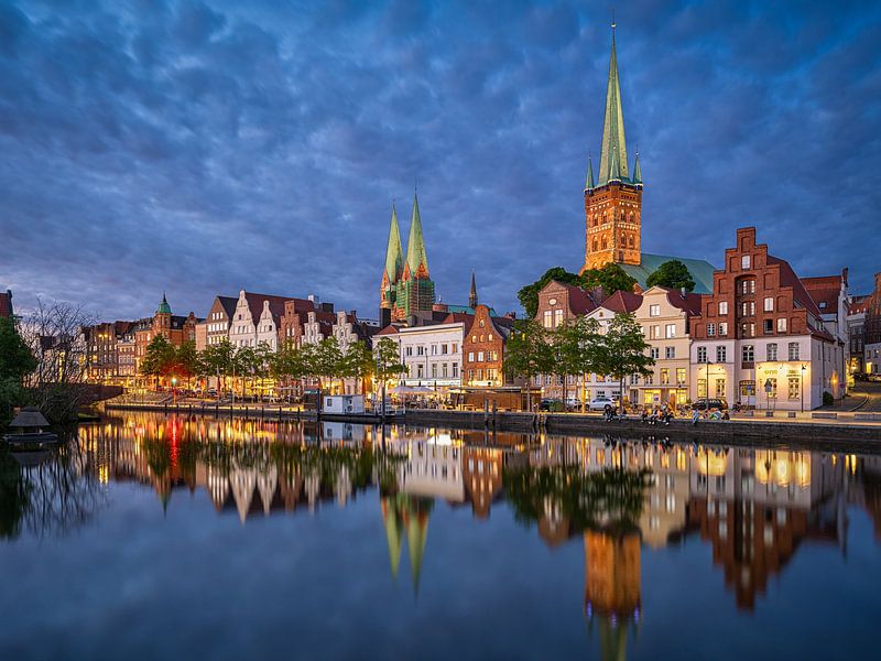 Altstadt von Lübeck bei Nacht von Michael Abid