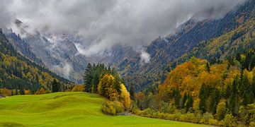 Herfst in het Trettachtal, Allgäu van Walter G. Allgöwer