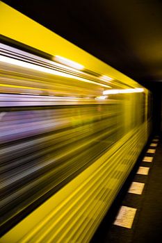 Knalgele metro Berlijn