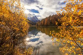 Herfstdag aan de Riessersee van Teresa Bauer