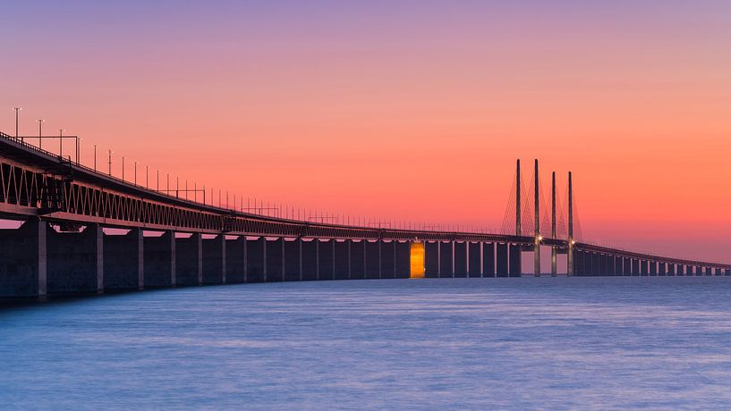 Coucher de soleil au pont de l'Oresund, Malmö, Suède par Henk Meijer Photography