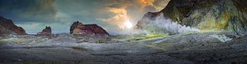 Vulkanisch landschap met stoom geisers. Panorama foto van White Island Nieuw Zeeland. van Albert Brunsting