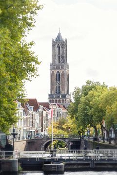De Domtoren van Utrecht zonder steigers in oktober 2016 met de Weerdsluis van André Blom Fotografie Utrecht