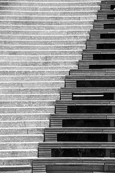 Schwarze und weiße Treppen