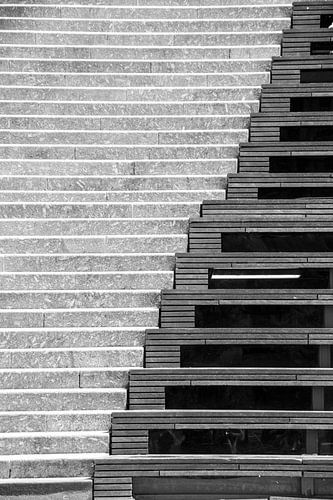 Schwarze und weiße Treppen