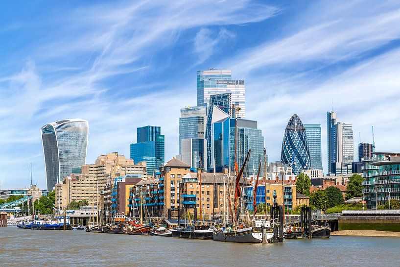 Skyline moderne de Londres à l'ambiance maritime par Melanie Viola