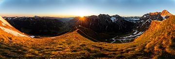 Sonnenaufgang über den Allgäuer Alpen von Leo Schindzielorz