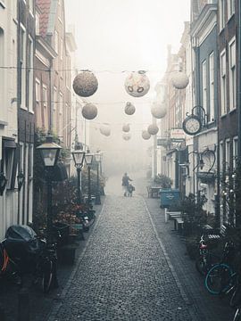 Kloksteeg in Leiden by Teun de Leede