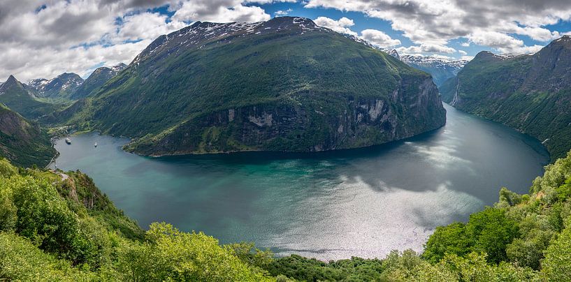 Panoramafoto van de gehele Geirangerfjord van iPics Photography