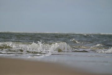 Small wave crashes onto the beach by Marie Janssen