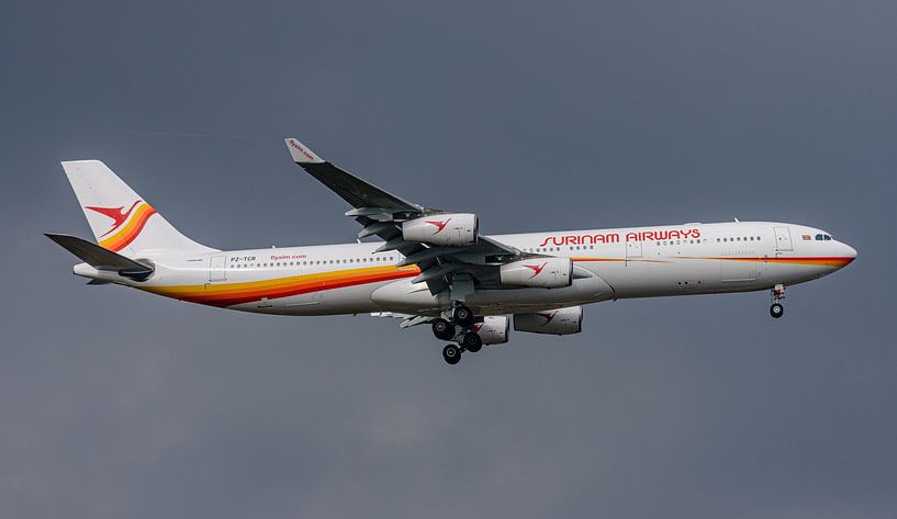 Airbus A340-300 van Surinam Airways. van Jaap van den Berg