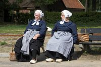 Hollandse boerinnen in klederdracht.