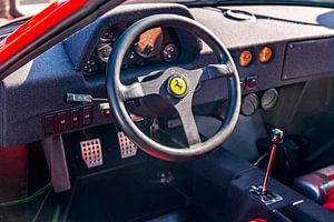 Armaturenbrett des Supersportwagens Ferrari F40 aus den 1980er Jahren