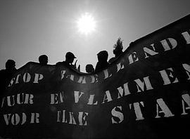 Demonstratie -in tegenlicht - in Amsterdam by Paul Teixeira