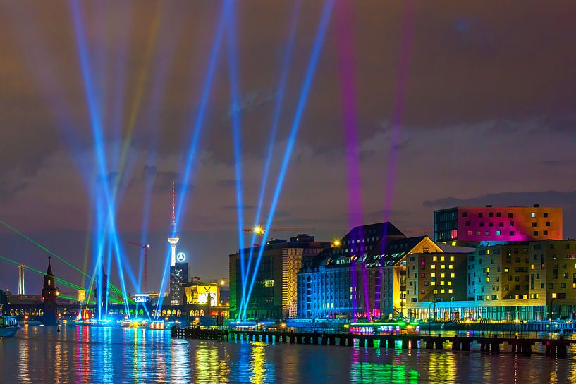 Lichtshow an der Berliner Skyline von Frank Herrmann