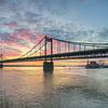 Pont sur le Rhin à Krefeld-Uerdingen au lever du soleil sur Michael Valjak
