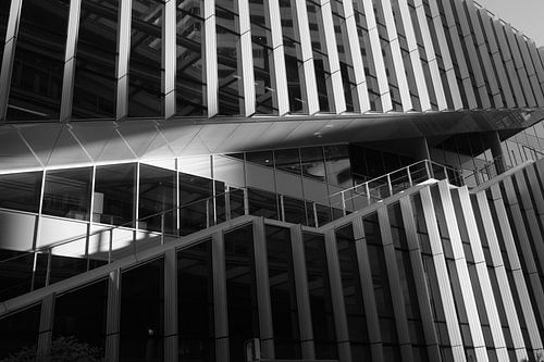 Treppe entlang eines modernen Gebäudes