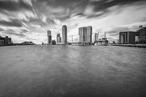 Rijnhaven Rotterdam en noir et blanc sur Ilya Korzelius