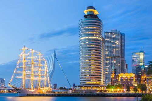 Kop van Zuid with B.A.P. Unión after sunset