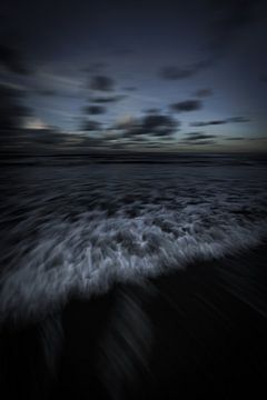 Motion @ the shoreline No. 1 by Linda Raaphorst