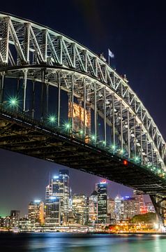 Sydney Harbour Bridge en Circular Quay bij nacht van Ricardo Bouman