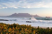 Vue de la montagne de la Table près du Cap depuis la plage de Blouberg