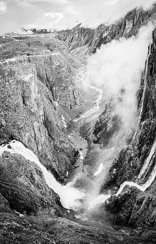 Vøringsfossen, panorama waterval, Noorwegen in zwart wit