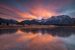 Morgenrot über dem Karwendwelgebirge von Markus Weber